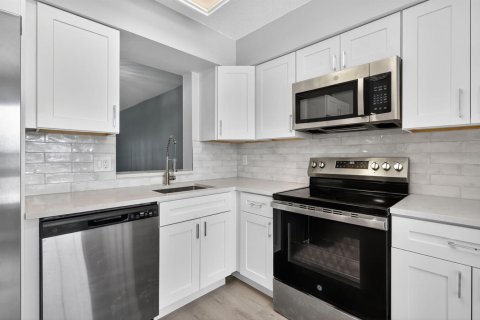 Condo in Delray Beach, Florida, 2 bedrooms  № 2078489 - photo 5