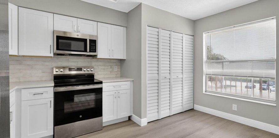 Condo in Delray Beach, Florida, 2 bedrooms  № 2078489