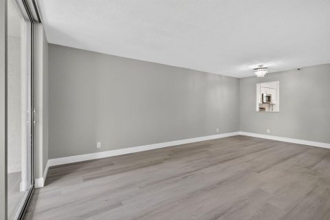 Condo in Delray Beach, Florida, 2 bedrooms  № 2078489 - photo 10