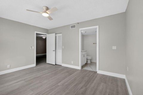 Condo in Delray Beach, Florida, 2 bedrooms  № 2078489 - photo 17