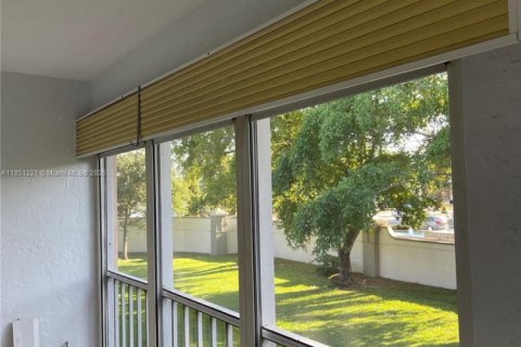 Condo in Coconut Creek, Florida, 1 bedroom  № 1854822 - photo 15