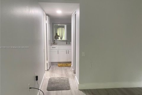 Condo in Coconut Creek, Florida, 1 bedroom  № 1854822 - photo 12