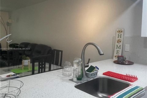 Condo in Coconut Creek, Florida, 1 bedroom  № 1854822 - photo 5