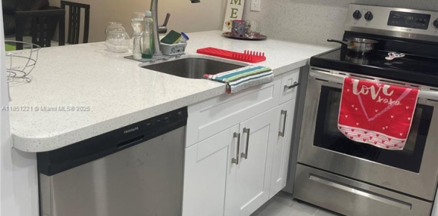 Condo in Coconut Creek, Florida, 1 bedroom  № 1854822