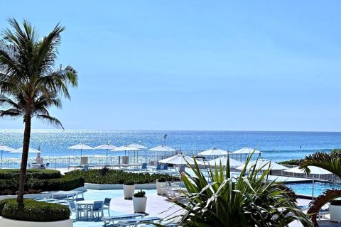 Condo in South Palm Beach, Florida, 2 bedrooms № 2268816