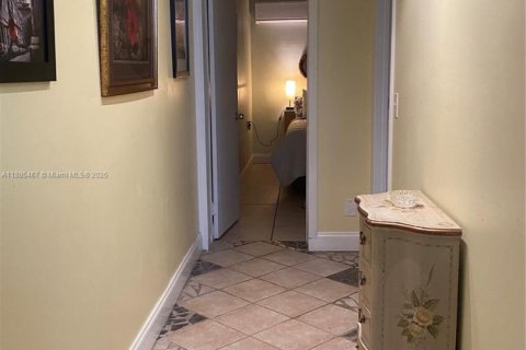 Villa ou maison à louer à North Miami, Floride: 1 chambre, 60.39 m2 № 1931674 - photo 8
