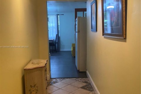 Villa ou maison à louer à North Miami, Floride: 1 chambre, 60.39 m2 № 1931674 - photo 17