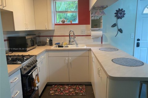 Villa ou maison à louer à North Miami, Floride: 1 chambre, 60.39 m2 № 1931674 - photo 18