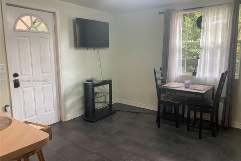 Villa ou maison à louer à North Miami, Floride: 1 chambre, 60.39 m2 № 1931674 - photo 19