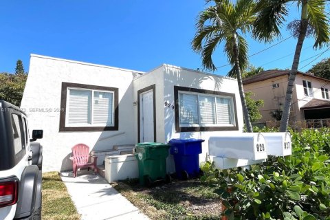 House in Miami, Florida 3 bedrooms, 83.61 sq.m. № 2043013