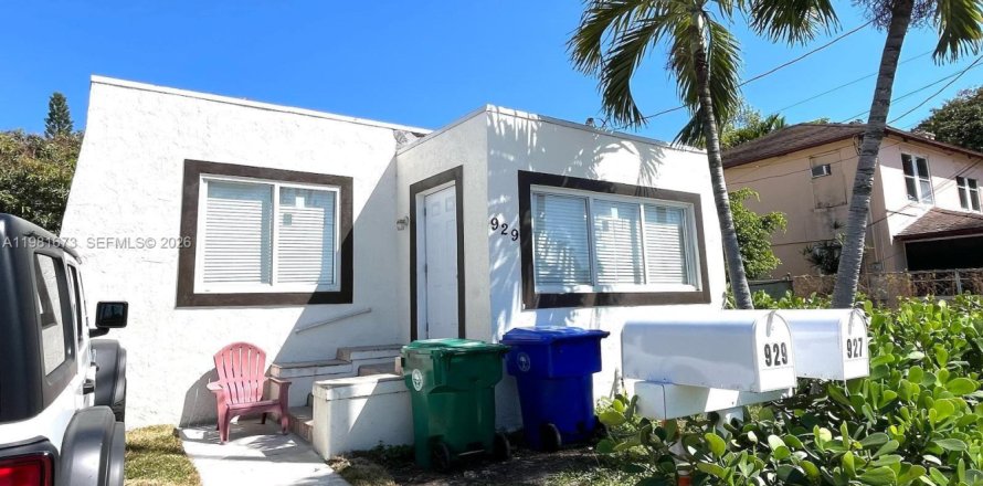House in Miami, Florida 3 bedrooms, 83.61 sq.m. № 2043013