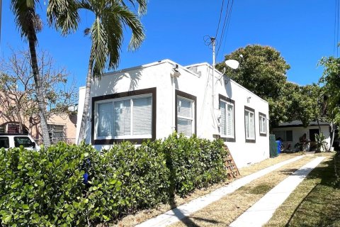House in Miami, Florida 3 bedrooms, 83.61 sq.m. № 2043013 - photo 2