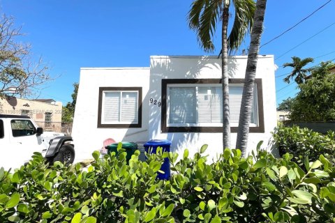 House in Miami, Florida 3 bedrooms, 83.61 sq.m. № 2043013 - photo 4