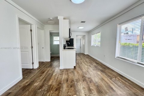 House in Miami, Florida 3 bedrooms, 83.61 sq.m. № 2043013 - photo 7