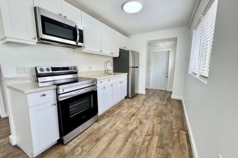 House in Miami, Florida 3 bedrooms, 83.61 sq.m. № 2043013 - photo 8