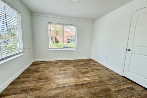 House in Miami, Florida 3 bedrooms, 83.61 sq.m. № 2043013 - photo 10