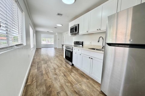 House in Miami, Florida 3 bedrooms, 83.61 sq.m. № 2043013 - photo 9