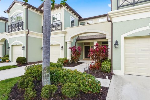 Townhouse in Tampa, Florida 3 bedrooms, 157.93 sq.m. № 2110516