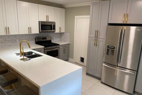 Купить таунхаус в Тамарак, Флорида 3 спальни, 151.15м2, № 1974925 - фото 2