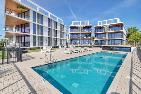 Condo in Palm Beach Shores, Florida, 2 bedrooms № 2087661 - photo 26