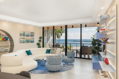 Condo in Palm Beach Shores, Florida, 2 bedrooms № 2087661 - photo 4
