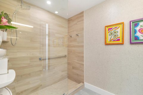 Condo in Palm Beach Shores, Florida, 2 bedrooms № 2087661 - photo 23