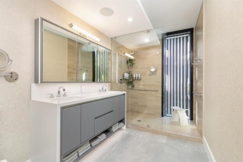 Condo in Palm Beach Shores, Florida, 2 bedrooms № 2087661 - photo 19