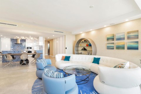 Condo in Palm Beach Shores, Florida, 2 bedrooms № 2087661 - photo 6
