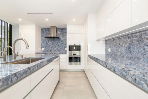 Condo in Palm Beach Shores, Florida, 2 bedrooms № 2087661 - photo 13