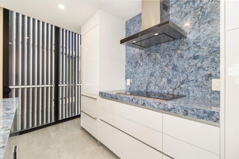 Condo in Palm Beach Shores, Florida, 2 bedrooms № 2087661 - photo 11