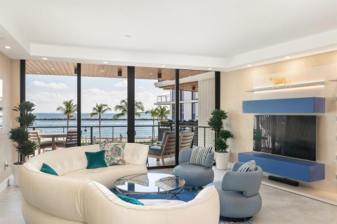 Condo in Palm Beach Shores, Florida, 2 bedrooms № 2087661 - photo 3
