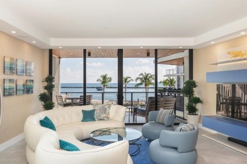 Condo in Palm Beach Shores, Florida, 2 bedrooms № 2087661 - photo 2