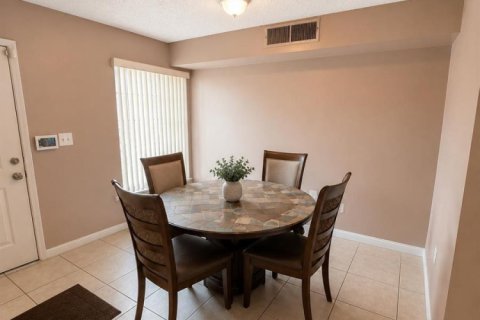 Townhouse in West Palm Beach, Florida 3 bedrooms, 125.23 sq.m. № 2178956 - photo 15