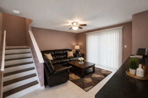 Townhouse in West Palm Beach, Florida 3 bedrooms, 125.23 sq.m. № 2178956 - photo 12