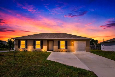 Villa ou maison à louer à Palm Bay, Floride: 3 chambres, 113.43 m2 № 2401736 - photo 2