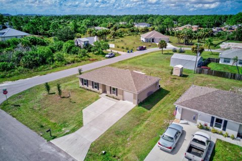 Villa ou maison à louer à Palm Bay, Floride: 3 chambres, 113.43 m2 № 2401736 - photo 3
