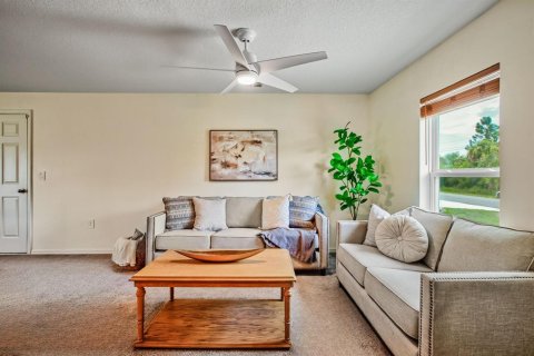 Villa ou maison à louer à Palm Bay, Floride: 3 chambres, 113.43 m2 № 2401736 - photo 5