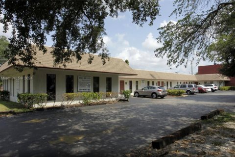 Propiedad comercial en alquiler en Miami, Florida № 1121202 - foto 1