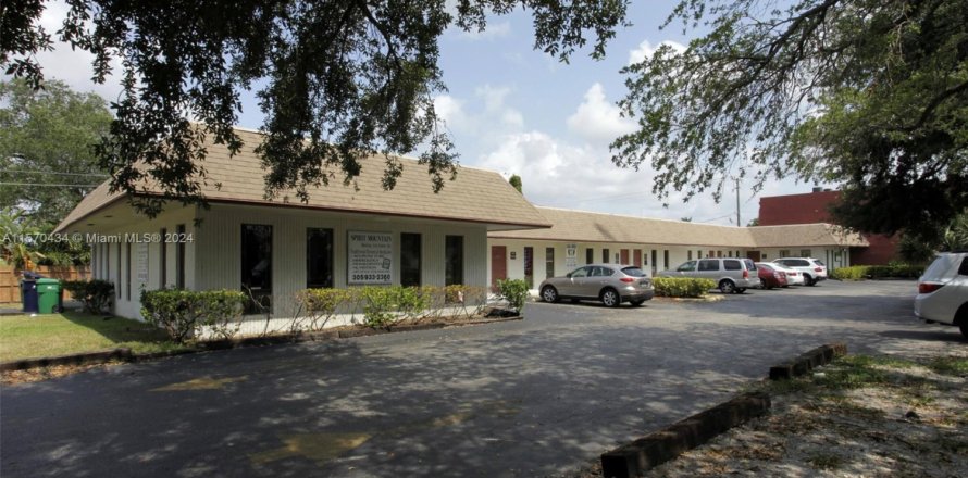 Propiedad comercial en Miami, Florida № 1121202