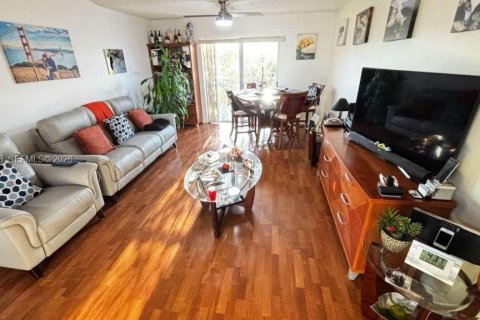 Condominio en venta en Tamarac, Florida, 2 dormitorios, 87.24 m2 № 1999928 - foto 7