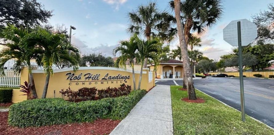 Condominio en Tamarac, Florida, 2 dormitorios  № 1999928