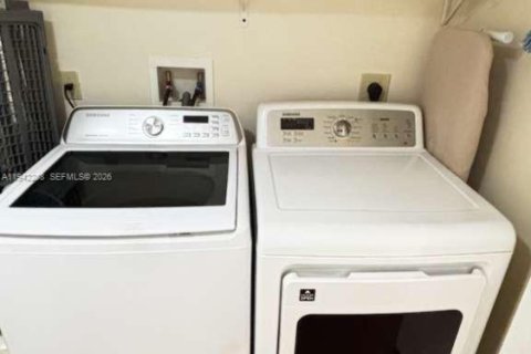 Condominio en venta en Tamarac, Florida, 2 dormitorios, 87.24 m2 № 1999928 - foto 12