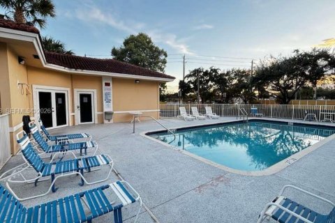 Condominio en venta en Tamarac, Florida, 2 dormitorios, 87.24 m2 № 1999928 - foto 4