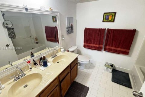 Condominio en venta en Tamarac, Florida, 2 dormitorios, 87.24 m2 № 1999928 - foto 11
