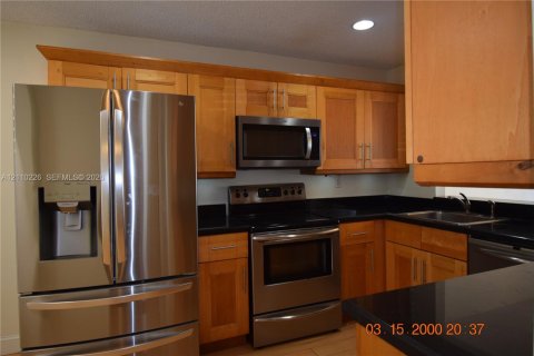 Touwnhouse à louer à Doral, Floride: 3 chambres, 176.33 m2 № 2428533 - photo 2