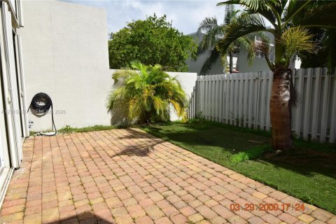 Touwnhouse à louer à Doral, Floride: 3 chambres, 176.33 m2 № 2428533 - photo 12