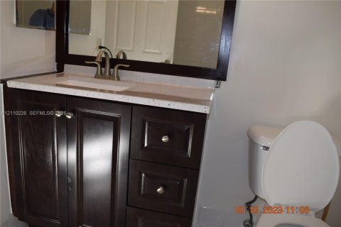 Touwnhouse à louer à Doral, Floride: 3 chambres, 176.33 m2 № 2428533 - photo 5