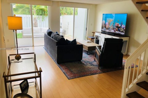 Touwnhouse à louer à Doral, Floride: 3 chambres, 176.33 m2 № 2428533 - photo 4
