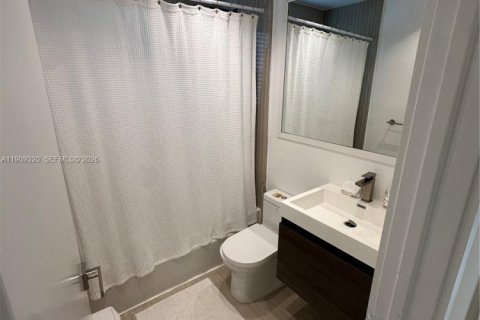 Снять в аренду виллу или дом в Серфсайд, Флорида 3 спальни, 134.71м2, № 1965425 - фото 21