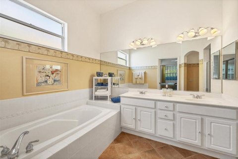 House in Lakewood Ranch, Florida 3 bedrooms, 176.42 sq.m. № 1734902 - photo 15